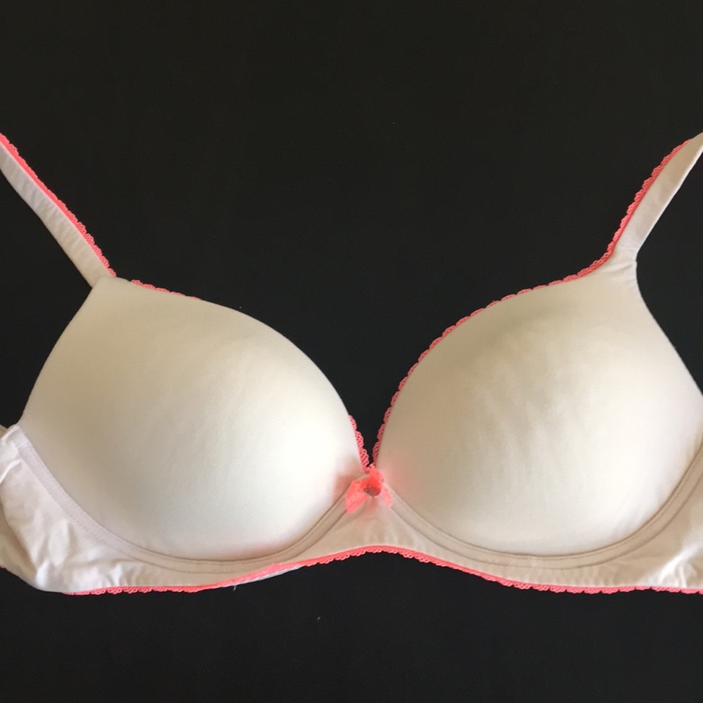 Victoria’s Secret Wireless supportive bra